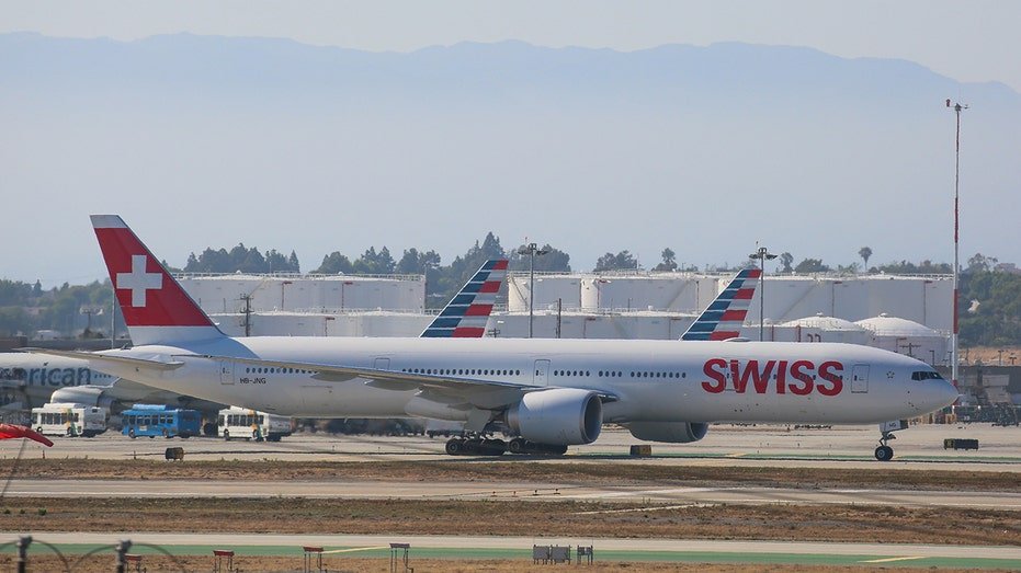 Boeing 777 Swiss Air at LAX